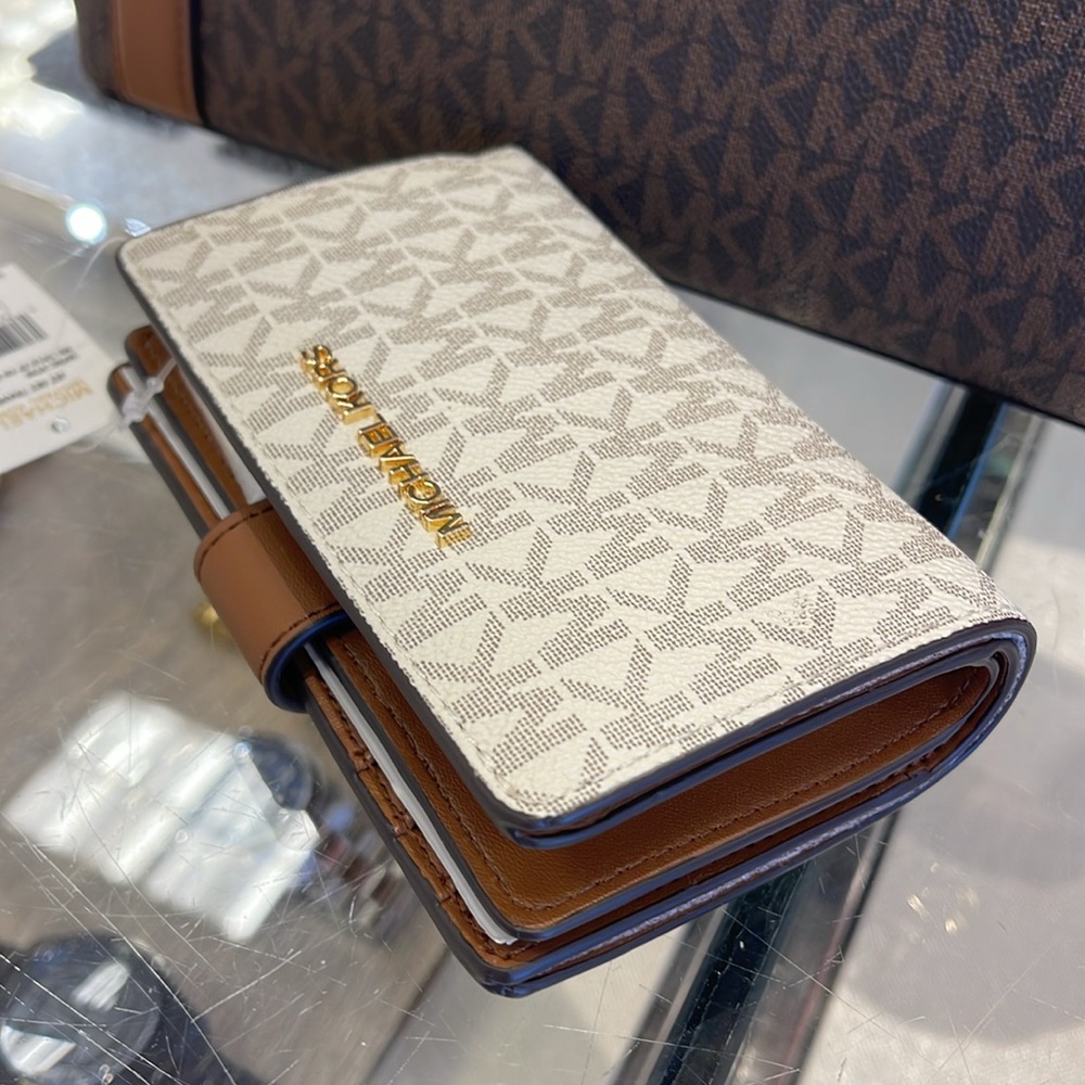 MICHAEL KORS
Medium Signature Logo Wallet 
Vanilla 
NWT - Picture 7 of 16